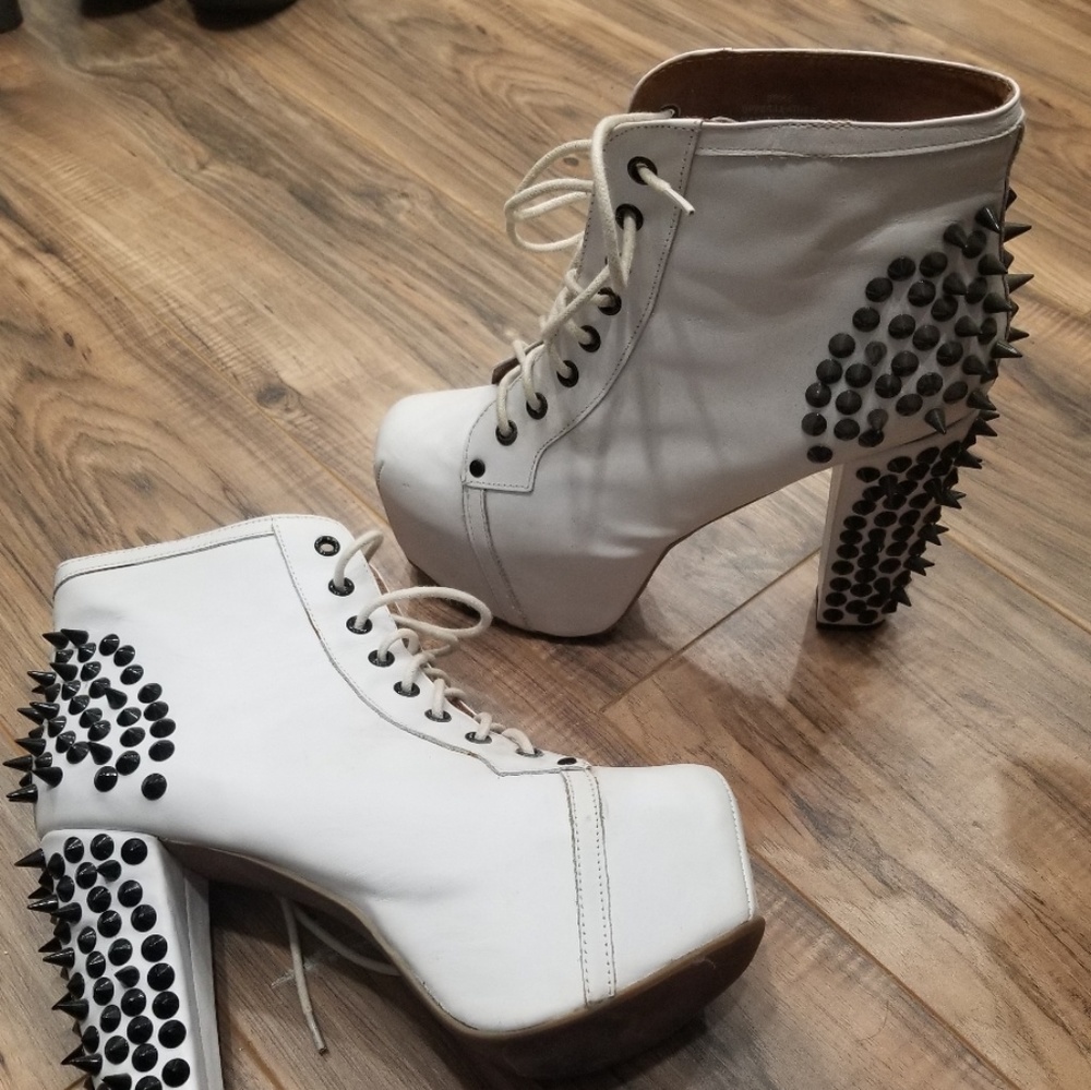 White spiked litas